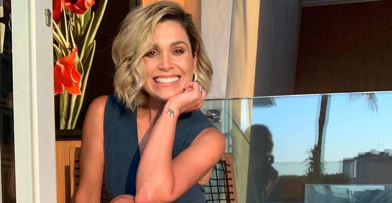 Flávia Alessandra surge linda em look todo cor de rosa