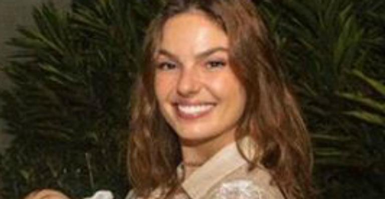 Isis Valverde mostra os primeiros dentinhos do filho Rael e fofura derrete fãs