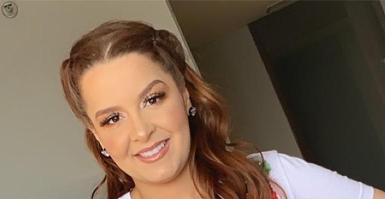 Maiara surge irreconhecível em foto usando camisetinha e shortinho: ”Magérrima”
