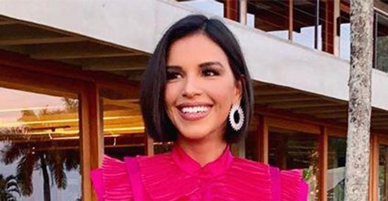 Mariana Rios aposta em vestido chique e curtíssimo em casamento de amiga