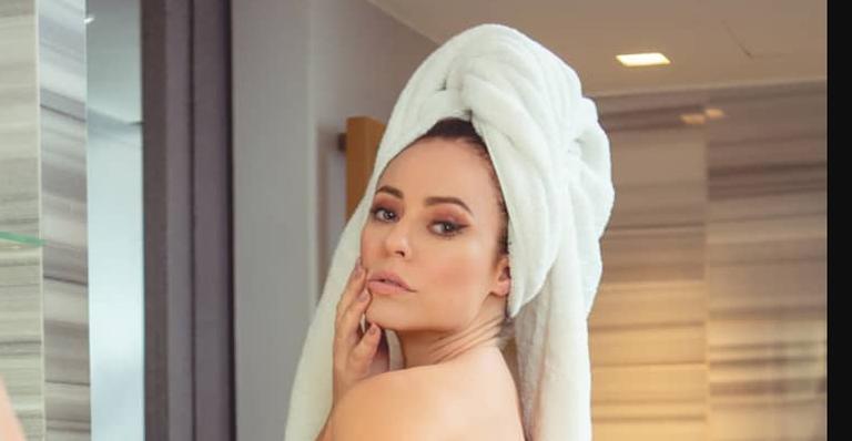 Paolla Oliveira surge após o banho só de lingerie: ”A mulher mais bonita do Brasil”