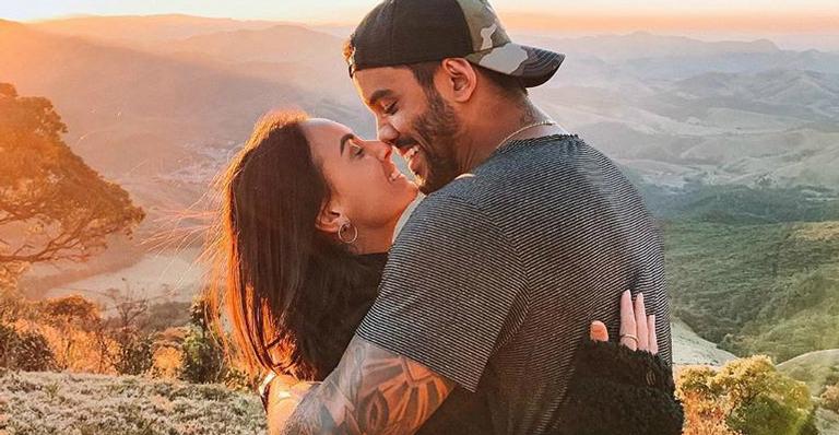 Casal formado no ‘De Férias com o Ex’ anuncia noivado: ”Só o amor constrói”