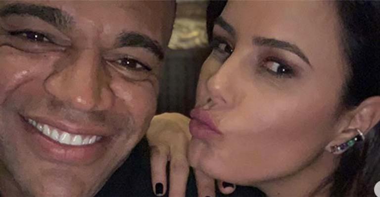 Denílson ‘esmaga’ o filho caçula em foto fofíssima do final de semana