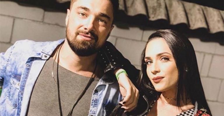Bailarina do Faustão se casa com músico do Jeito Moleque