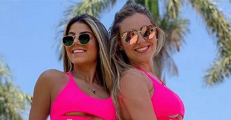 Ex-BBBs Paula e Hariany fazem rara aparição com os namorados em balada