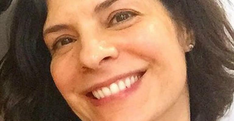 Helena Ranaldi posa com filho de 19 anos e semelhança choca seguidores: ”Ele é a sua cara”