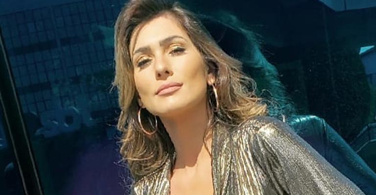Lívia Andrade aposta em look ousado para o programa Silvio Santos: ”Abusada”