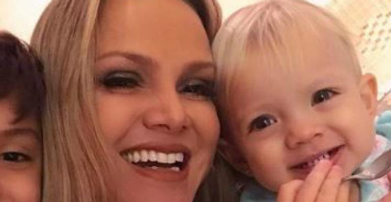 Eliana faz festinha em casa e celebra muito o aniversário da caçula em família: ”Nosso milagrinho”
