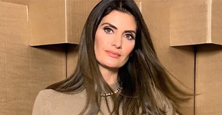 Errou! Isabella Fiorentino comete gafe fashion e é flagrada por amiga