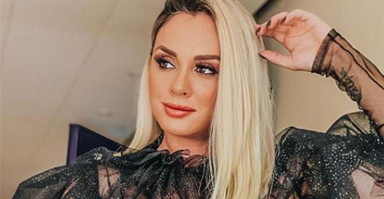 Juju Salimeni exibe bumbum gigante ao usar maiô ‘atoladinho’ e super cavado