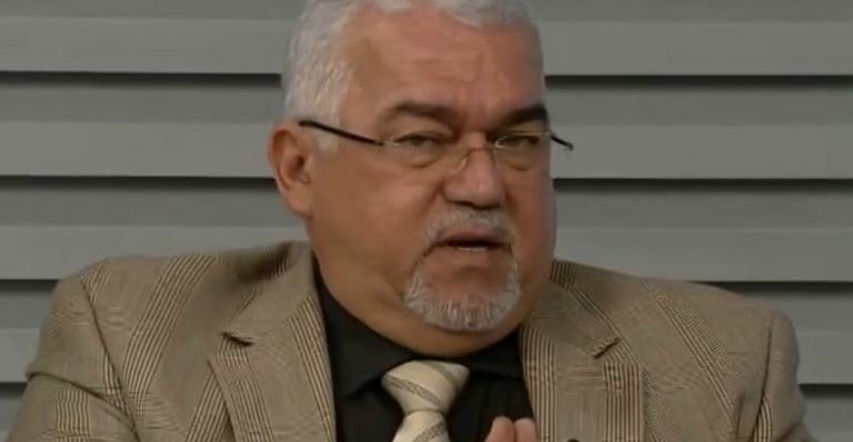 Às lágrimas, colunista pede demissão ao vivo em noticiário da Globo: ”Se não fizesse, infartaria”