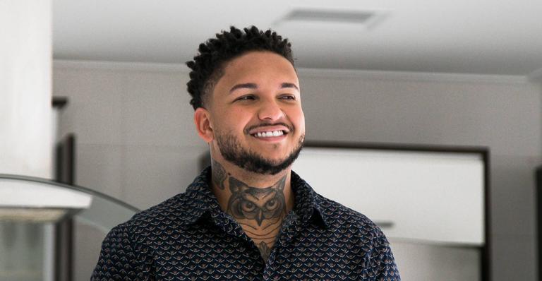 Alegria! Preparando clipe, Suel descobre que será pai pela primeira vez