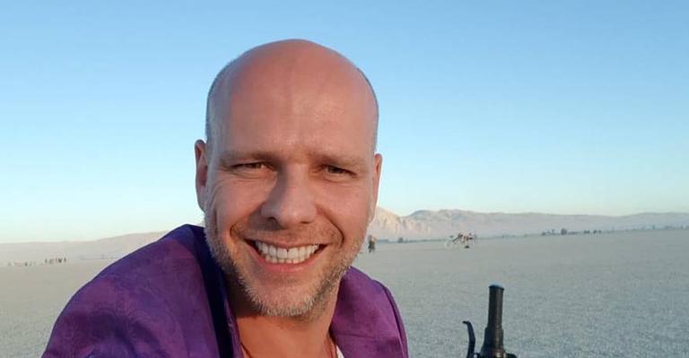 Fernando Scherer posa coladinho da caçula e internautas ressaltam: “Parece muito com a mãe”