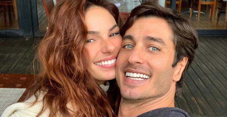 Isis Valverde mostra foto rara de quando o filho era recém-nascido