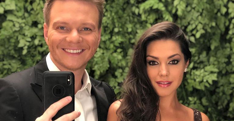 Filhos de Thais Fersoza e Michel Teló surgem com penteados iguais aos pais e roubam a cena