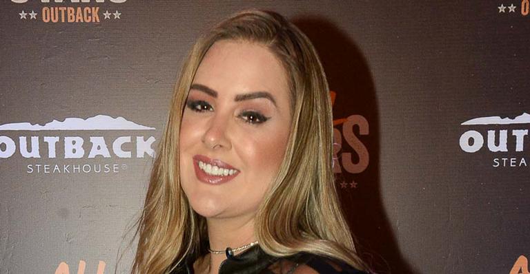Ex-BBB Patrícia Leitte surge magérrima com look sexy em evento