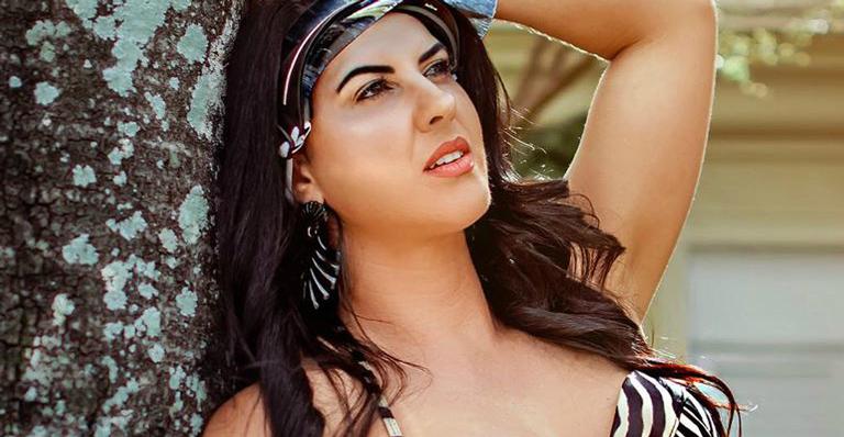 Graciele Lacerda relembra tempos de modelo com biquíni mínimo e é elogiada: ”Pernas perfeitas”