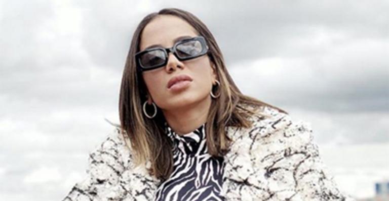 Após flagra de beijos quentes, Anitta se pronuncia sobre polêmica em clipe: ‘Beijando boca’