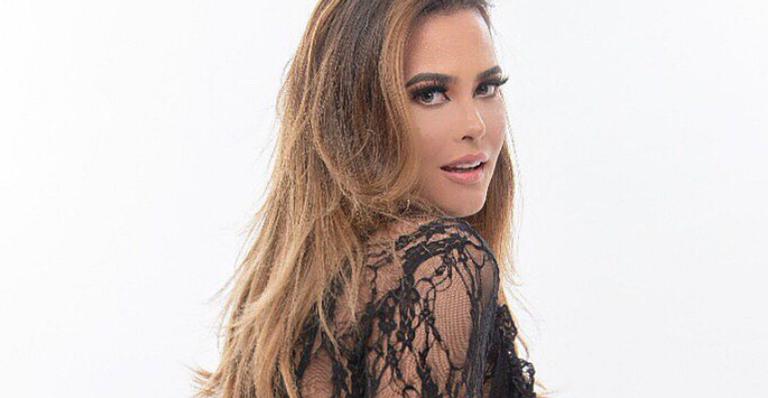 De lingerie, Geisy Arruda posa sentadinha e recebe elogios: ”Melhor bumbum do Brasil”