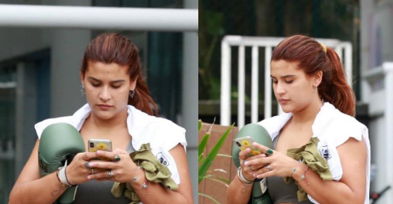 Giulia Costa é clicada de barriguinha de fora e com novo visual no Rio