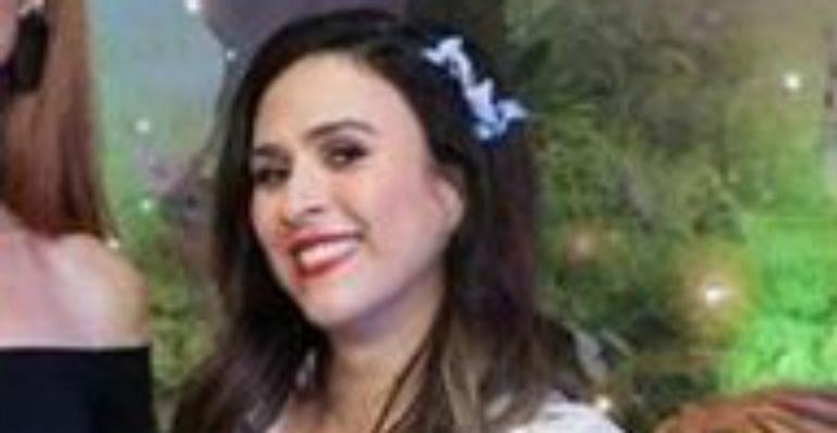 No oitavo mês, Tatá Werneck levanta blusa e exibe o barrigão real com amiga: ”Grávidas juntas”