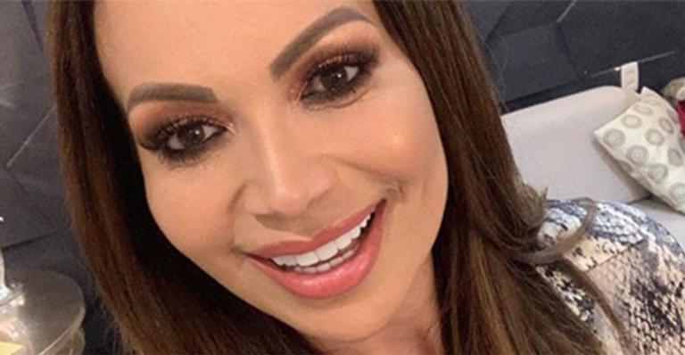 Solange Almeida exibe celulite em fotos sem retoques: ‘Perfeições não enganam’