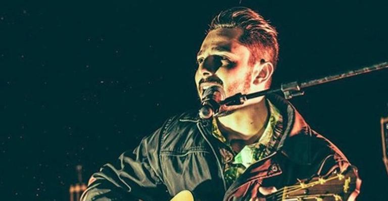 Cantor sertanejo morre após bater o carro em árvore de rodovia no Mato Grosso do Sul