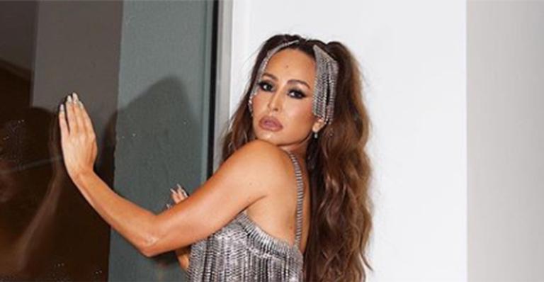 Sabrina Sato causa com microvestido para ferver na quadra da Gaviões da Fiel