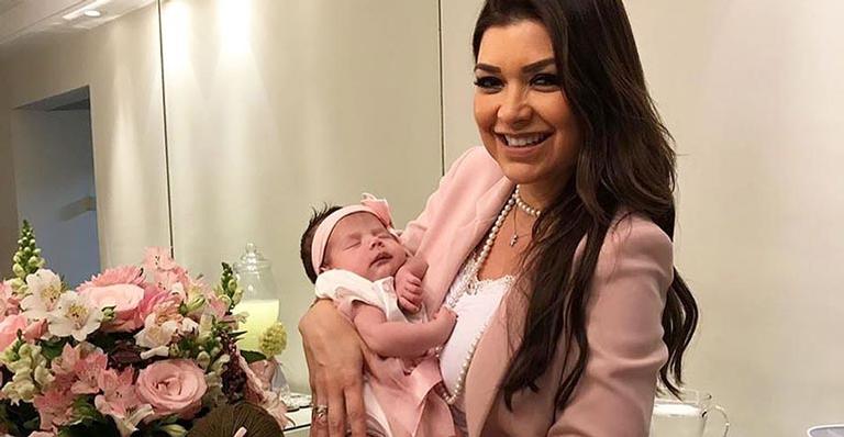 Amanda Françozo faz festa para celebrar o primeiro mês de vida da filha