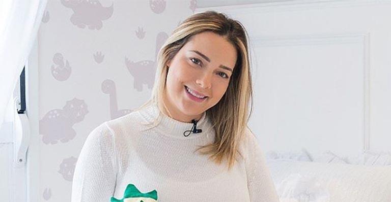 Após nascimento do filho, Carol Dantas mostra as lembrancinhas de maternidade
