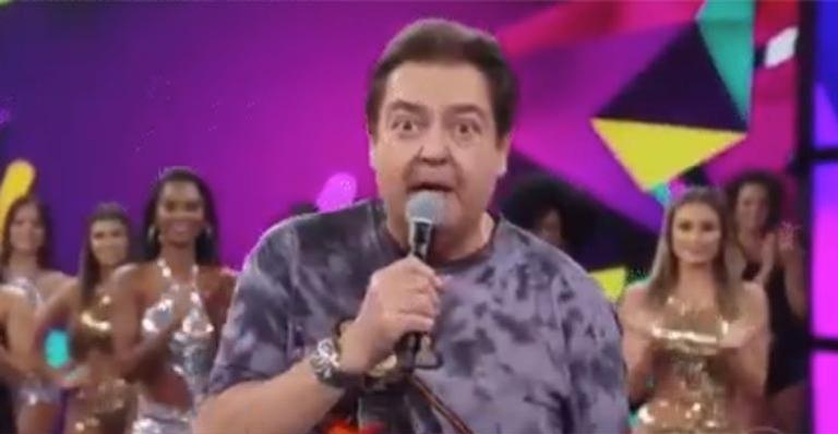 Faustão repete camiseta no Domingão e internet não perdoa
