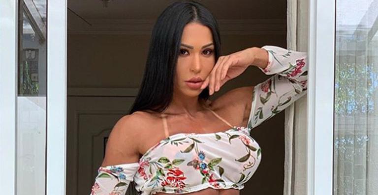 Gracyanne Barbosa choca ao surgir completamente nua em ensaio ousado