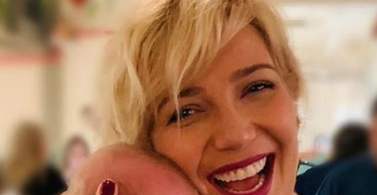 Luiza Possi derrete seguidores ao mostrar filho recém-nascido fantasiado: ”Meu cosplayzinho”
