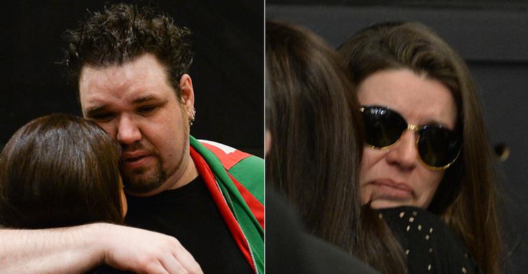 Filhos de Roberto Leal surgem emocionados e comovem fãs no velório do pai