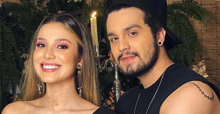 Irmã de Luan Santana rouba a cena ao surgir de biquíni em passeio de barco