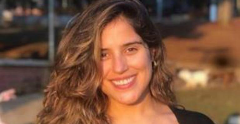 Camilla Camargo mostra recém-nascido fazendo caras e bocas em vídeo e derrete fãs: ”Fofura!”