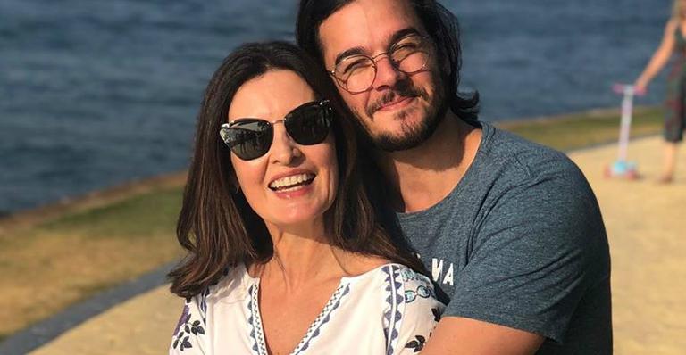 Túlio Gadelha surpreende Fátima Bernardes e presentão impressiona: ”Me faz muito feliz”