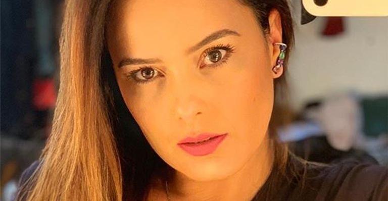 Luciele Di Camargo muda o visual e volta a ficar morena