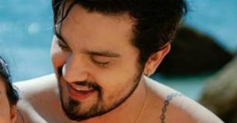 Luan Santana divide primeiro clique com Jade Magalhães após assumir noivado: ”Primeiro dia”