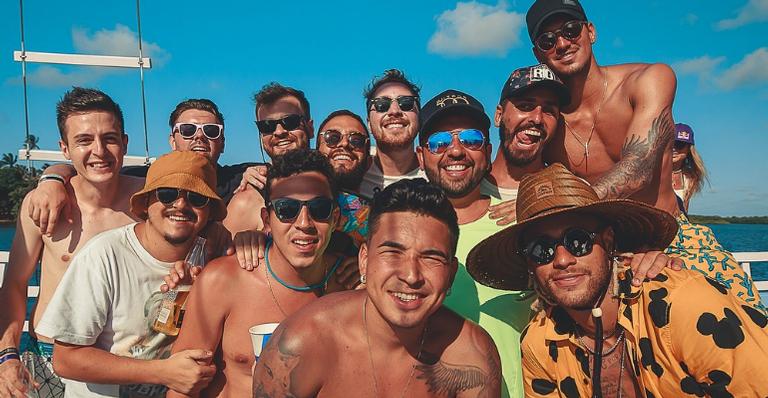 Neymar Jr. paga salário astronômico para amigos curtirem festas e viagens ao lado dele: ”Somos uma fuga”