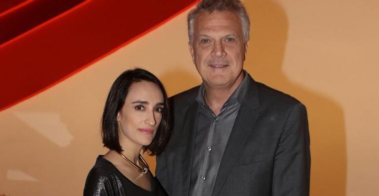 Esposa de Pedro Bial exibe o barrigão da gravidez da segunda filha