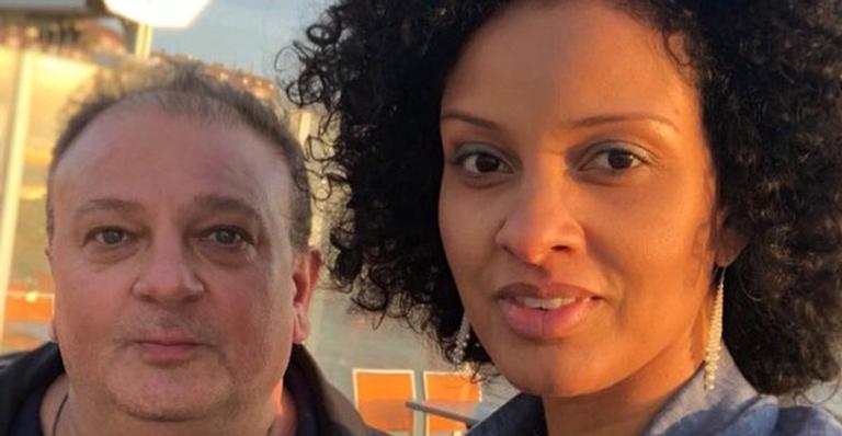 Diferença entre os filhos gêmeos de Eric Jacquin encanta fãs: ”Um é a mãe e o outro é o pai”