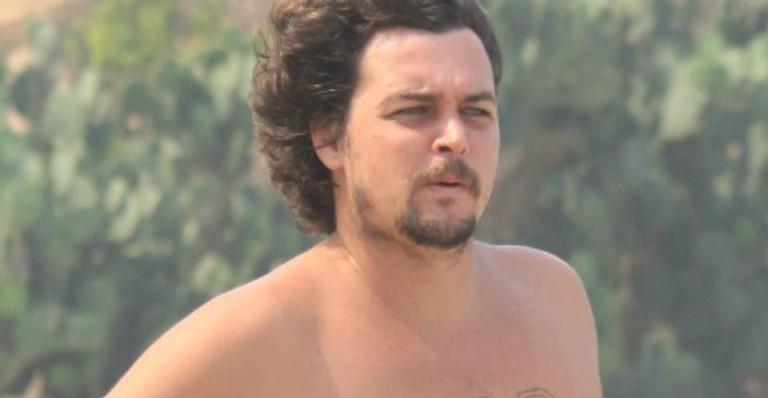 Solteiro, Felipe Dylon ressurge e choca com visual totalmente diferente aos 32 anos