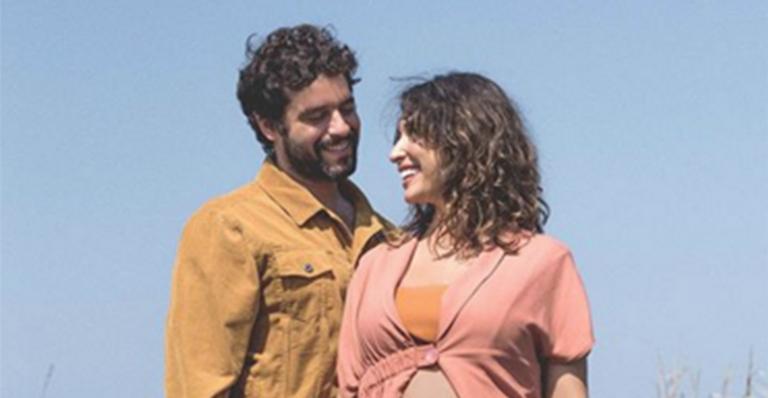 Giselle Itié fala pela primeira vez sobre a gravidez e exibe o barrigão