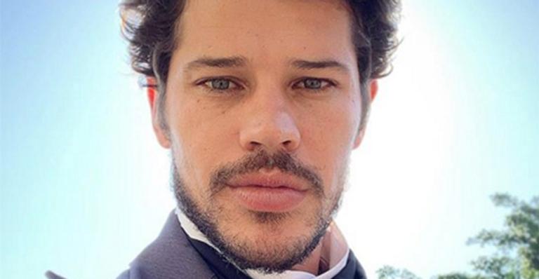 José Loreto renova o visual e dá adeus para a barba em nova foto