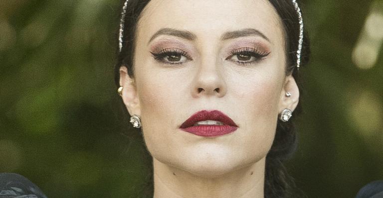 ‘A Dona do Pedaço’: Vivi Guedes se casa usando vestido preto e luxuoso, confira o modelito