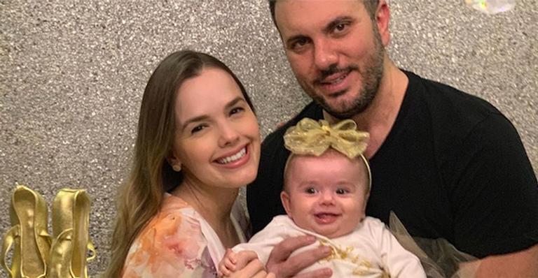 Thaeme Mariôto faz festa para celebrar os 5 meses da filha, Liz
