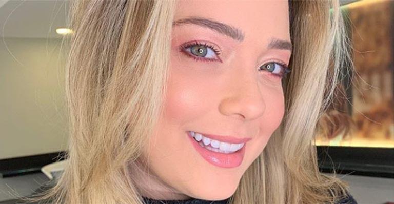 Carol Dantas mostra sua barriga uma semana após o parto e revela quantos quilos já perdeu