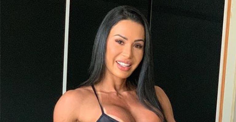 De lingerie transparente, Gracyanne Barbosa deixa bumbum gigante à mostra: ”Padrão de beleza é se sentir bem”