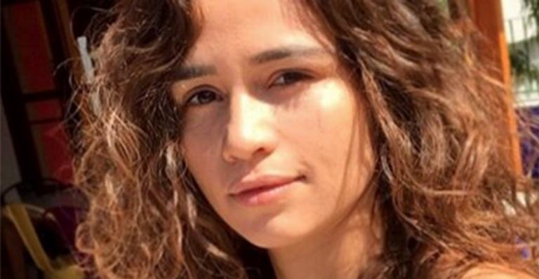 Nanda Costa surge nua na banheira e reflete sobre nova idade